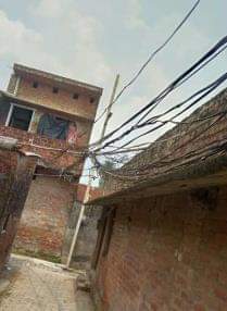 Wires hanging with the help of bamboo poles are increasing the risk