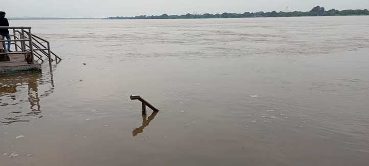 The water level kept rising from 6 pm to 1 am, and started decreasing from 2 pm