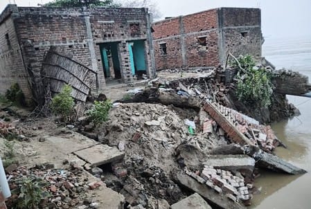Ganghara-Raiya Khadi road cut off by the strong current of Ganga, vehicular traffic halted due to collapse of culvert