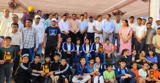 Boys and girls won in chess