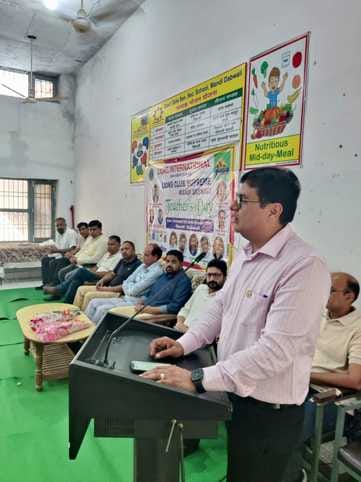 Students presented songs and speeches in honour of teachers