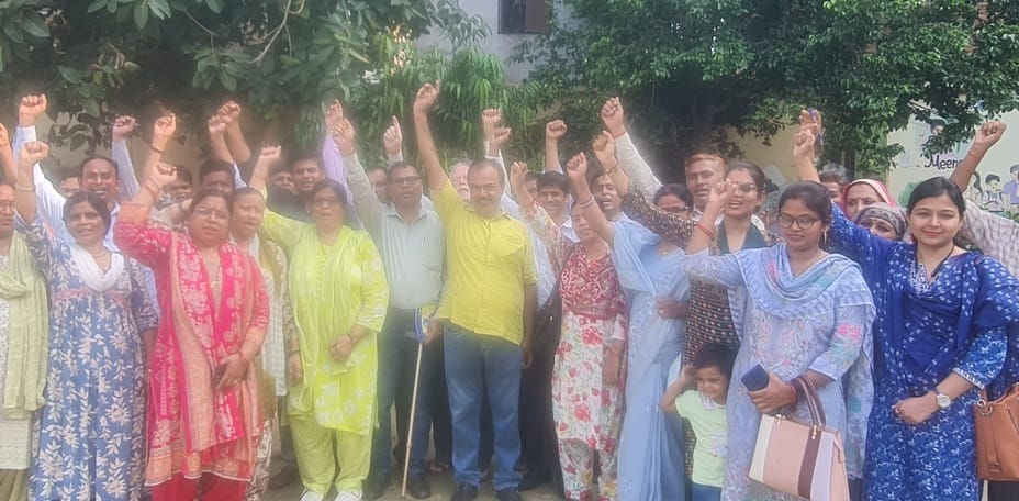 Teachers protest against TET requirement