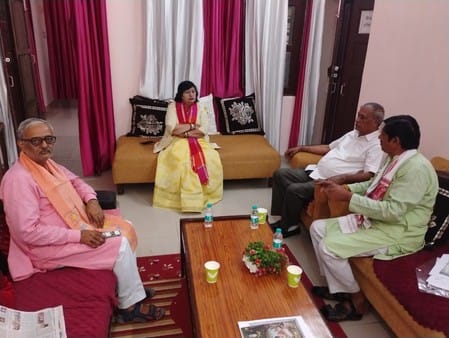 Former minister met the minister in charge to advocate for the notice holders