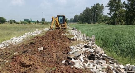 Bulldozers were run on the illegal colony being cut in one and a half acres near Khanda Mod
