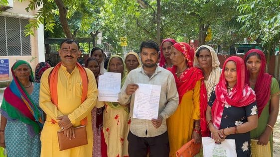 Villagers in Ratangarh are troubled due to rainwater entering their homes, they appealed to the administration
