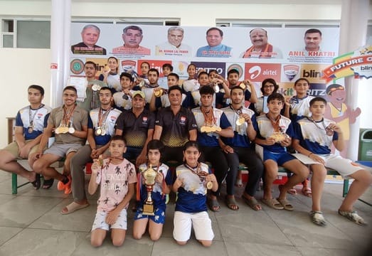Veer won 4 gold medals in swimming competition