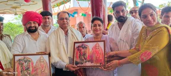 Commissioner Dr. Rajshree offered prayers at Mahakali Kanthi Mata Temple