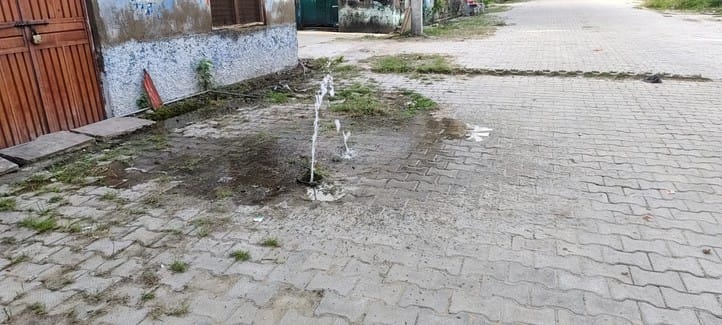 Pine line is leaking, water is not reaching homes