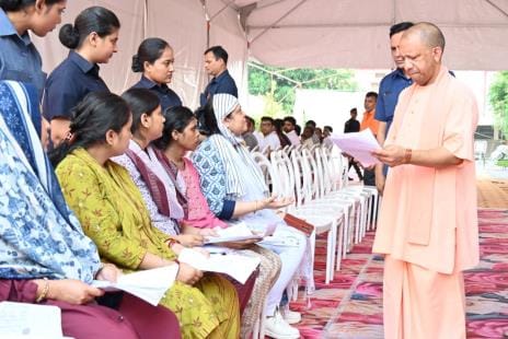 Gorakhpur News: Free the land from the bullies, teach them legal lessons