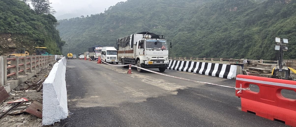 Jagar Nala bridge on Mandi-Pandoh four lane opened for one-way traffic