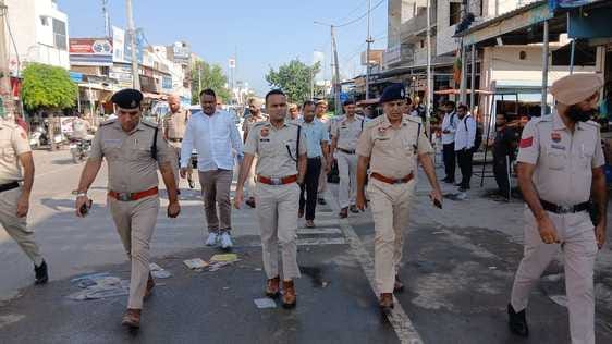 SP did foot patrol in Jakhal city