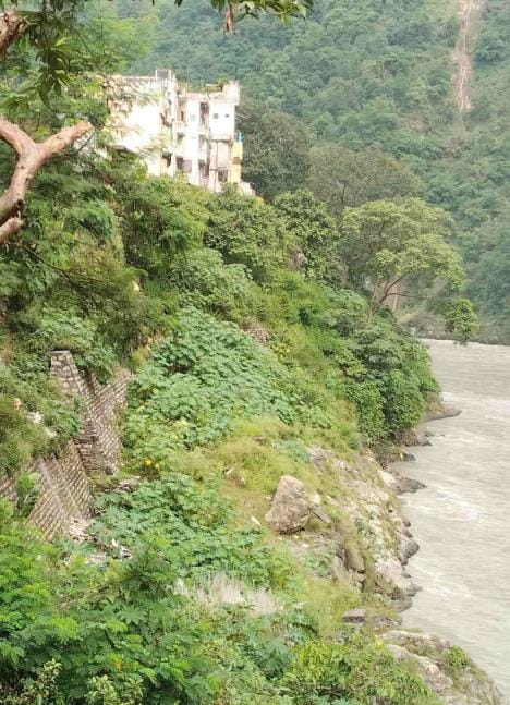 A security wall worth 10 lakhs will save us from the fury of Kali river