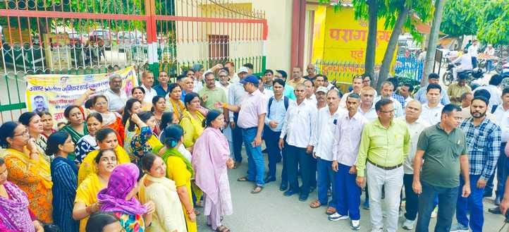 Teachers demonstrated against TET compulsion