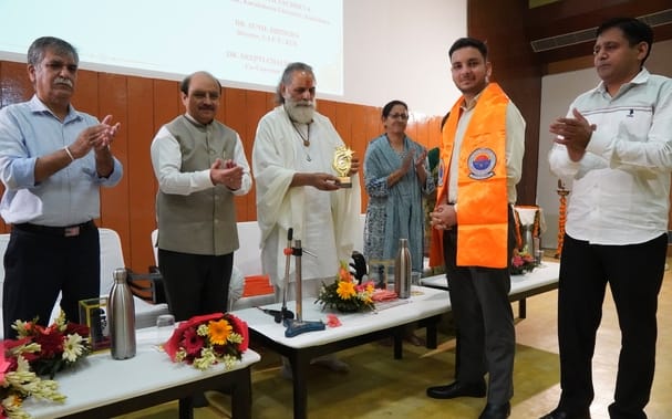 The Vice Chancellor inaugurated the workshop of eight languages