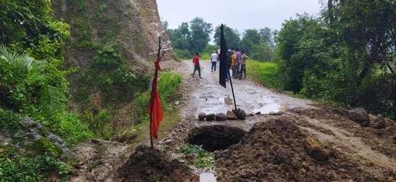 Road caved in at Bhra Lower on Ladbhadol-Sandapattan road, traffic halted