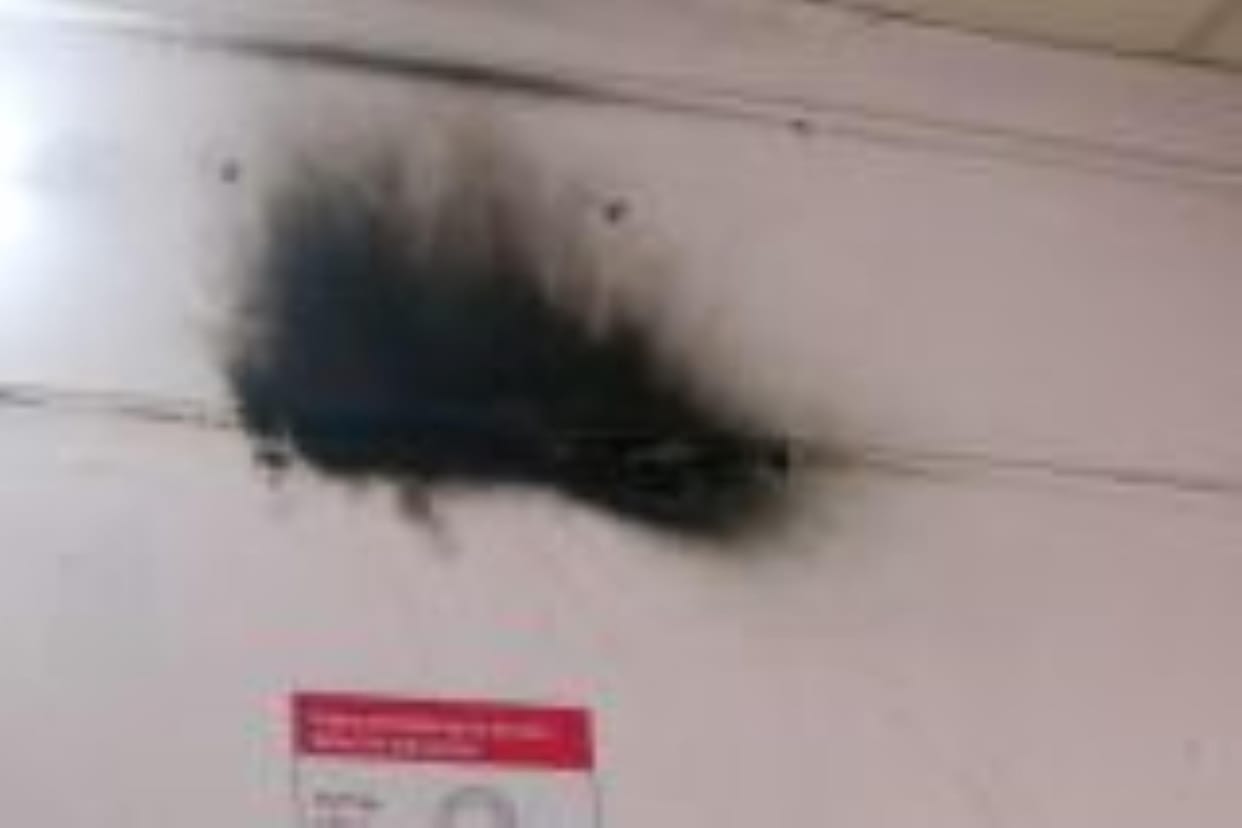 AC wiring burnt in the ward of women hospital, accident averted