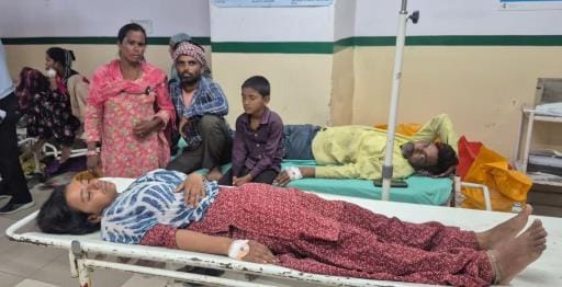 A tractor-trolley carrying labourers for cotton picking went out of control and overturned, injuring 12 people