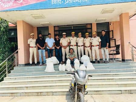 प्रतापगढ़ जिले में एमडी ड्रग्स फैक्ट्री के मामले में गिरफ्तार आरोपित।