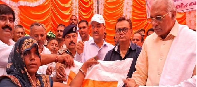 Livestock Minister distributes kits to flood victims in Asifabad