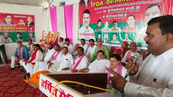 RSS-BJP works with the mind and SP works with the heart