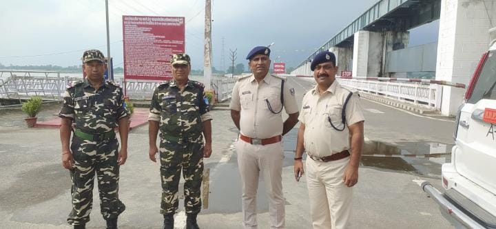 Police increased vigilance at Valmikinagar Barrage, traffic banned