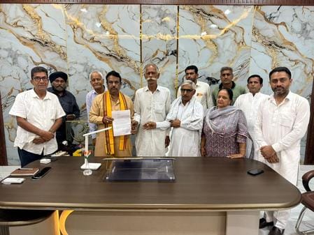 The villagers of Bakariyanwali appealed for garbage disposal, there is a risk of diseases