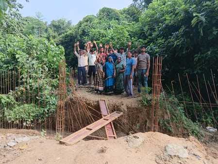 Protest against road closure in Tinich