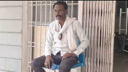 A young mans bag containing Rs 1 lakh stolen from a grocery store