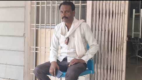 थाने में बैठा पीड़ित