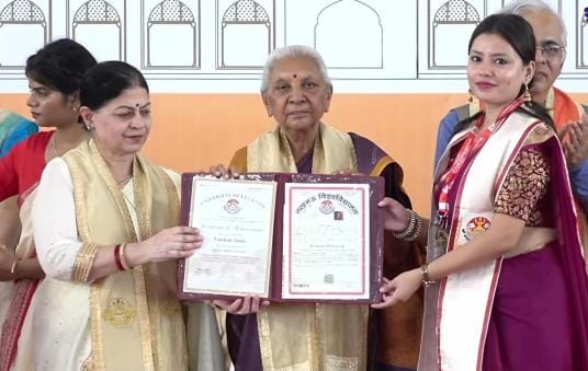 Vaishali Joshi received the late Atul Maheshwari Gold Medal