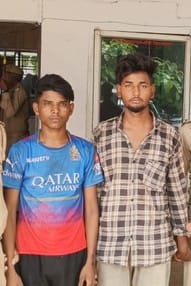 Two more accused arrested in chain snatching case