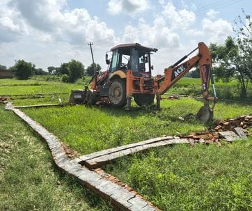JCB runs on four illegal colonies of Assandh, construction demolished