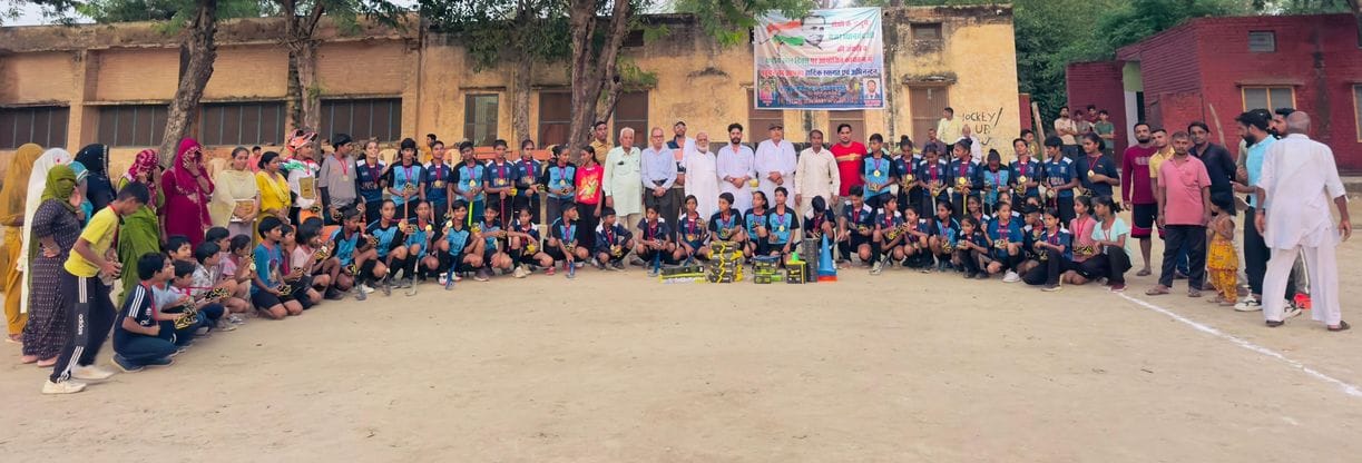Players who won at district level in hockey were honoured