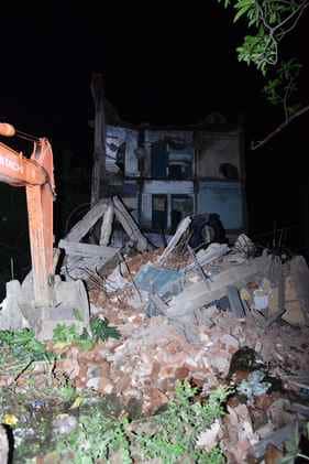 बीएसएनएल की चार मंजिला इमारत हुए धराशायी