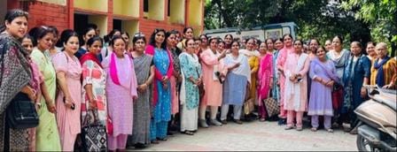 Women Teachers Association submitted a memorandum against TET Compulsory
