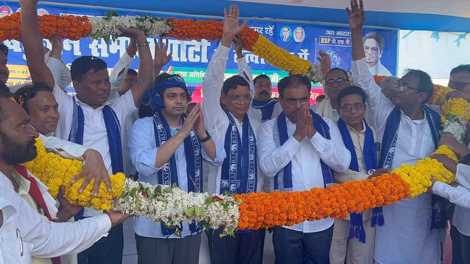 rohtas bihar news: bsp give land to poor, appeal to form government during bahujan hitay yatra, sasaram news