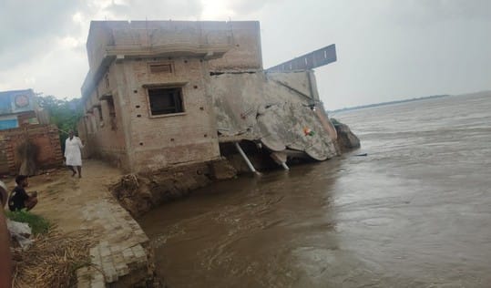 Five houses collapsed again in Chakki Nauranga, connection with Koilwar dam of Bihar was lost