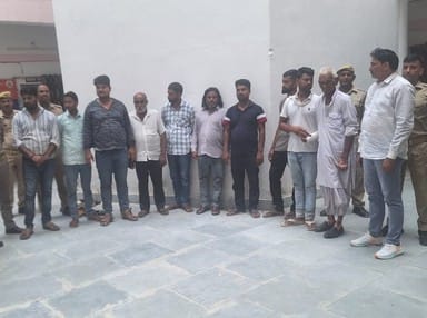 11 people arrested for gambling on Dholakia hill, 8 cars recovered
