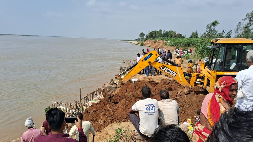 The National Highway staff abandoned the construction of the road and built an embankment