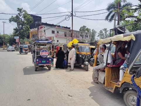 Villagers demonstrated against the dilapidated road