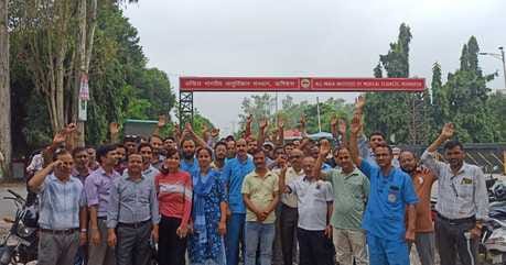 Contract employees removed from AIIMS staged a protest