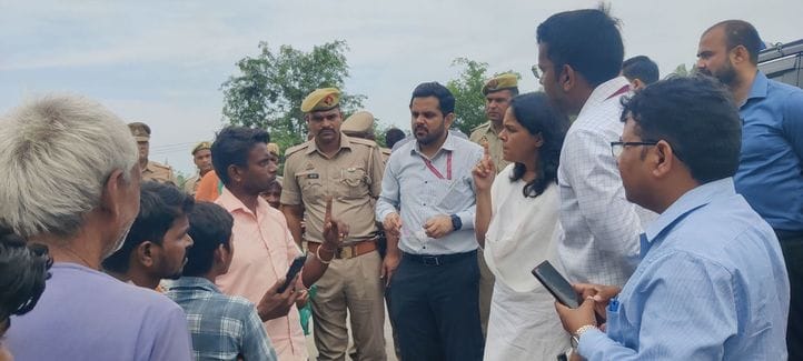 Flood victims told the commissioner, neither food nor medicine is available