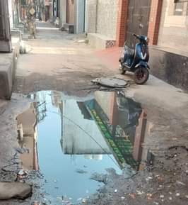 Dirty water spread in the streets due to sewer blockage