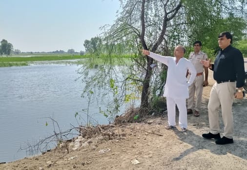 SDM inspected the waterlogging in the fields
