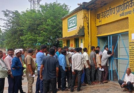 Fertilizer distributed only in 24 out of 48 centres, returned empty handed after lining up