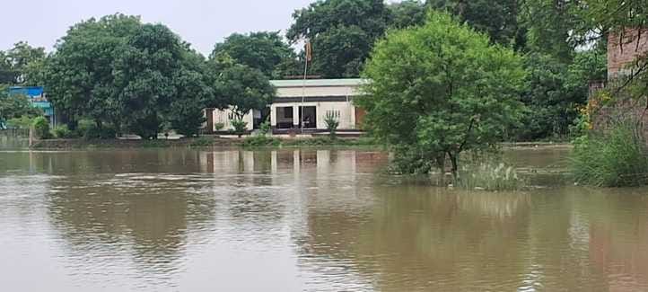 Ganga water level reached 87 cm below the red mark, 11 more houses submerged in Chakki Nauranga