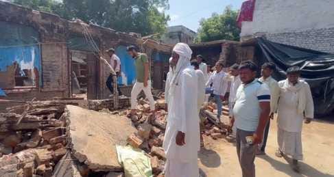 A 6 room house collapsed in Hathngaon