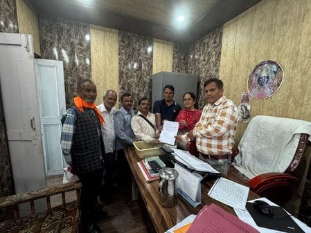 Due to landslide on Lachodi-Telka road, houses in Chauga village are in danger