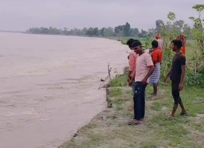 Villagers are sleepless due to erosion, administration is silent