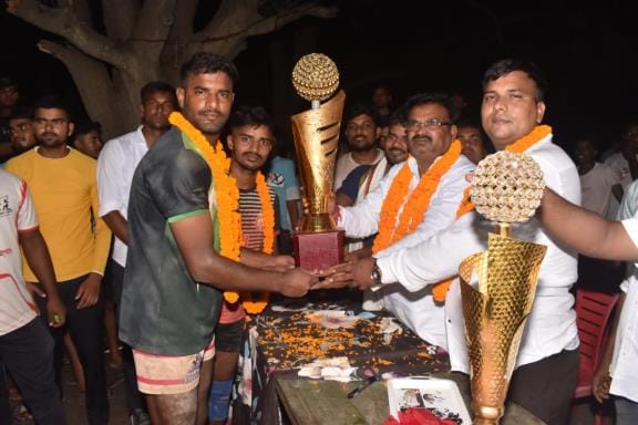 Kabaddi: Sonbarsa team captured the trophy